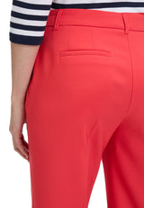 Pantalon rouge avec pli