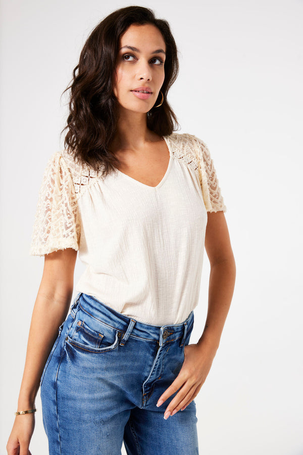 Tee shirt beige avec dentelle