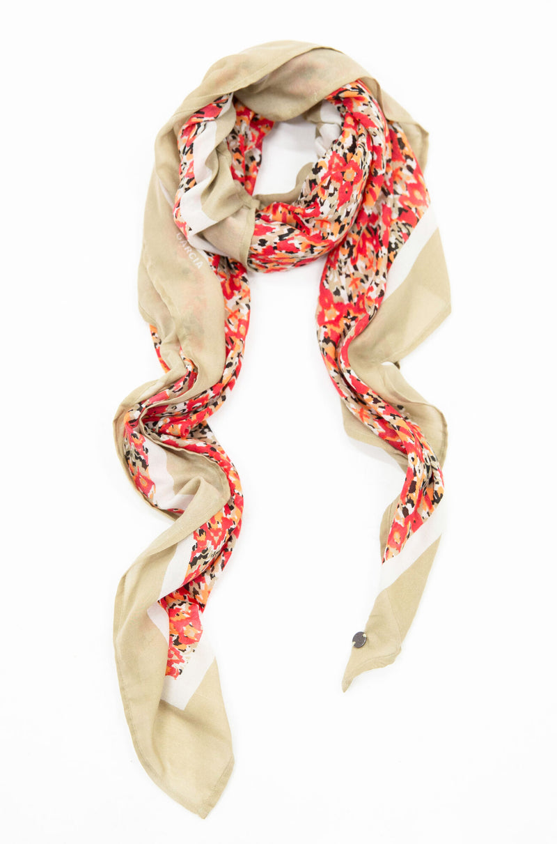 Foulard rose avec imprimé