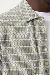 Polo vert à motifs